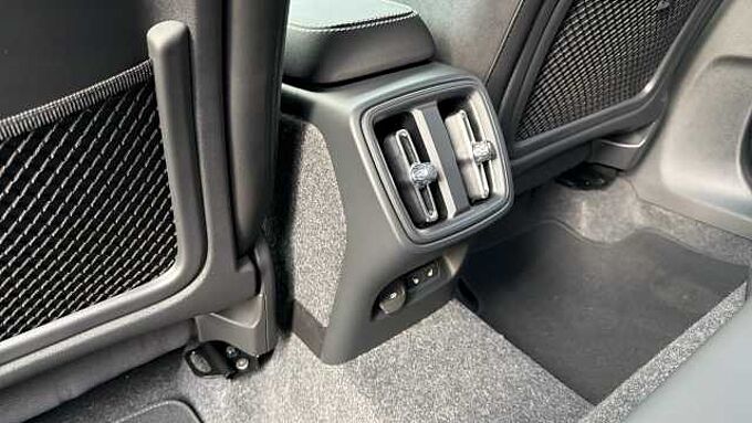 Volvo XC40 B4 (197BHP) Ultra Dark Mild Hybrid - (360 View Camera)