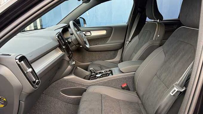 Volvo XC40 B4 (197BHP) Ultra Dark Mild Hybrid - (360 View Camera)