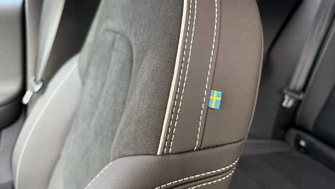 Volvo XC40 B4 (197BHP) Ultra Dark Mild Hybrid - (360 View Camera)