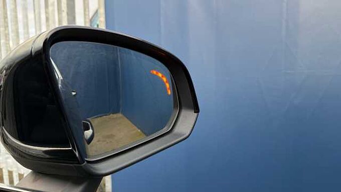 Volvo XC40 B4 (197BHP) Ultra Dark Mild Hybrid - (360 View Camera)