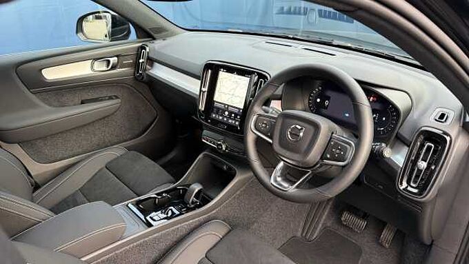 Volvo XC40 B4 (197BHP) Ultra Dark Mild Hybrid - (360 View Camera)