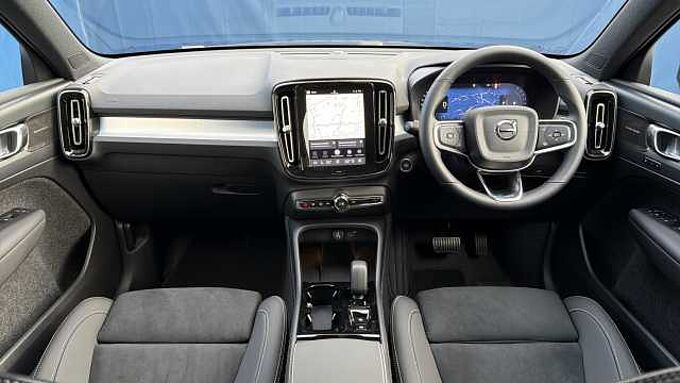 Volvo XC40 B4 (197BHP) Ultra Dark Mild Hybrid - (360 View Camera)