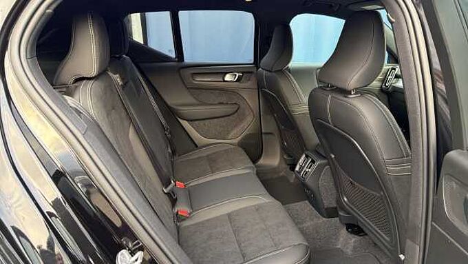 Volvo XC40 B4 (197BHP) Ultra Dark Mild Hybrid - (360 View Camera)