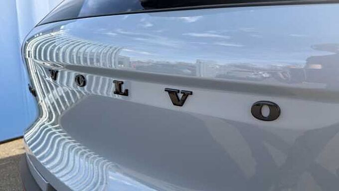 Volvo XC40 B4 (197BHP) Ultra Black Edition Mild Hybrid - (360 Camera)