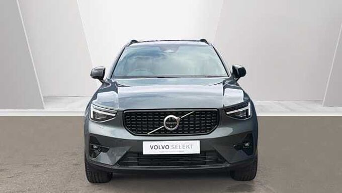 Volvo XC40 B4 (197BHP) Ultra Dark Mild Hybrid - (360 Parking Camera)