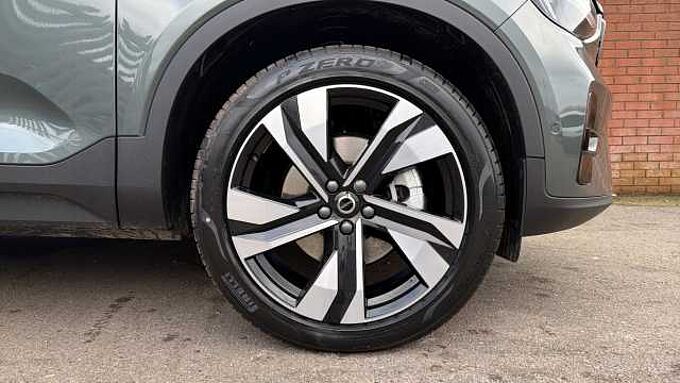 Volvo XC40 B4 (197BHP) Ultra Dark Mild Hybrid - (360 Parking Camera)