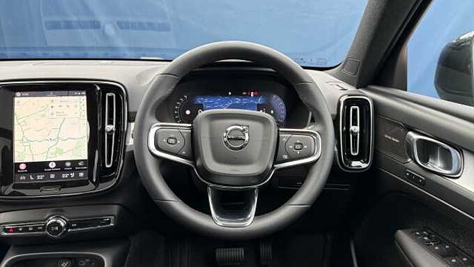Volvo XC40 B4 (197BHP) Ultra Dark Mild Hybrid - (360 Parking Camera)