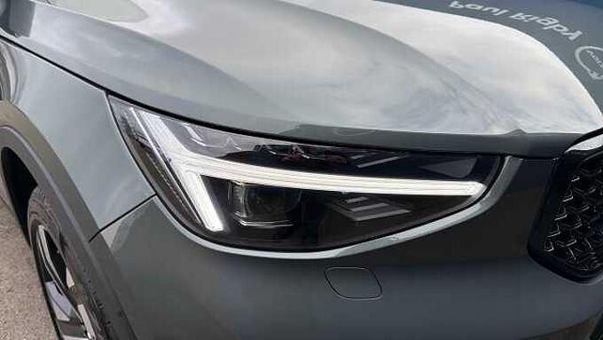 Volvo XC40 B4 (197BHP) Ultra Dark Mild Hybrid - (360 Parking Camera)