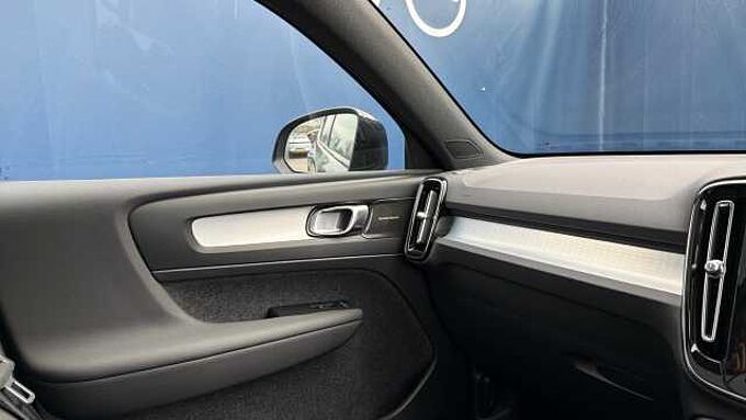 Volvo XC40 B4 (197BHP) Ultra Dark Mild Hybrid - (360 Parking Camera)