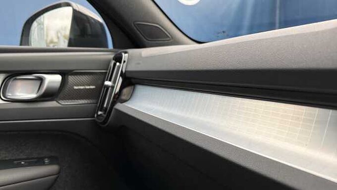 Volvo XC40 B4 (197BHP) Ultra Dark Mild Hybrid - (360 Parking Camera)