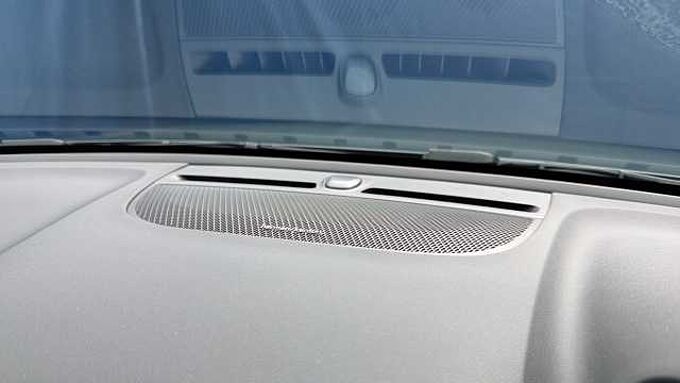 Volvo XC40 B4 (197BHP) Ultra Dark Mild Hybrid - (360 Parking Camera)