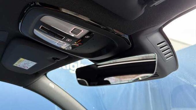 Volvo XC40 B4 (197BHP) Ultra Dark Mild Hybrid - (360 Parking Camera)