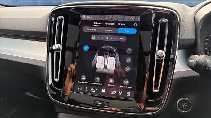 Volvo XC40 B4 (197BHP) Ultra Dark Mild Hybrid - (360 Parking Camera)