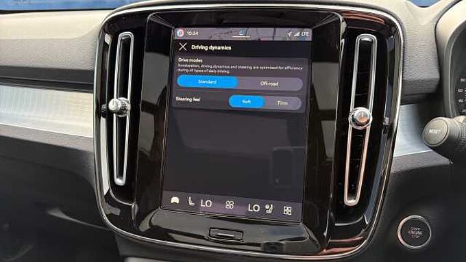 Volvo XC40 B4 (197BHP) Ultra Dark Mild Hybrid - (360 Parking Camera)