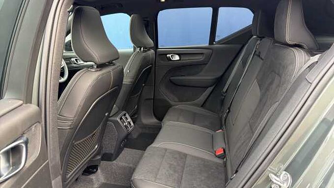 Volvo XC40 B4 (197BHP) Ultra Dark Mild Hybrid - (360 Parking Camera)