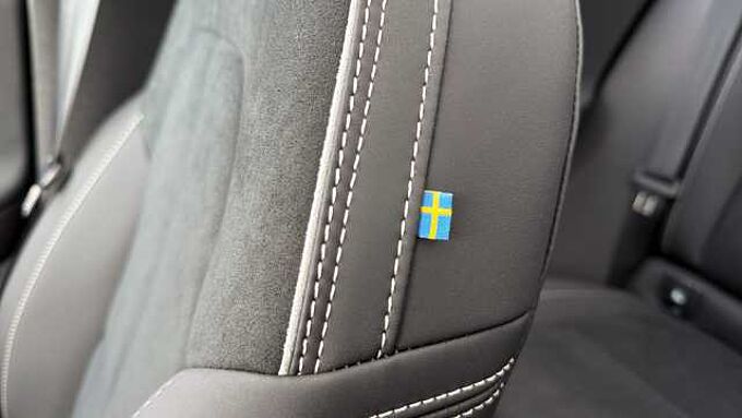 Volvo XC40 B4 (197BHP) Ultra Dark Mild Hybrid - (360 Parking Camera)