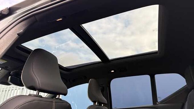 Volvo XC40 B4 (197BHP) Ultra Dark Mild Hybrid - (360 Parking Camera)