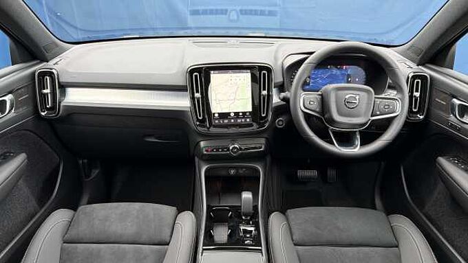 Volvo XC40 B4 (197BHP) Ultra Dark Mild Hybrid - (360 Parking Camera)