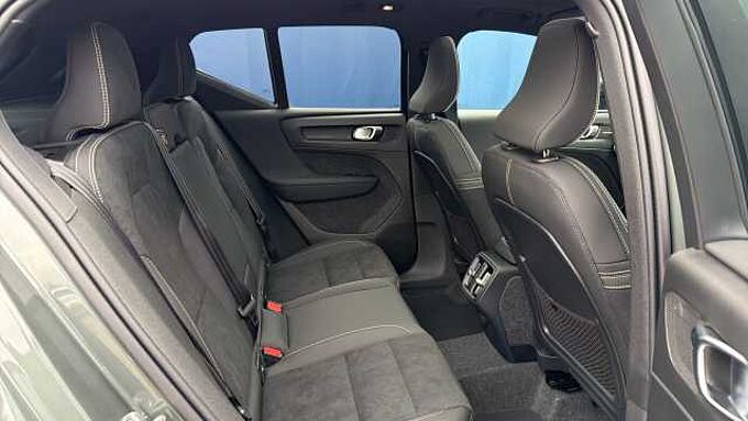 Volvo XC40 B4 (197BHP) Ultra Dark Mild Hybrid - (360 Parking Camera)