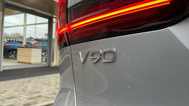 Volvo V90 T8 (449BHP) Ultra Dark AWD Plug-in Hybrid - (Sunroof)