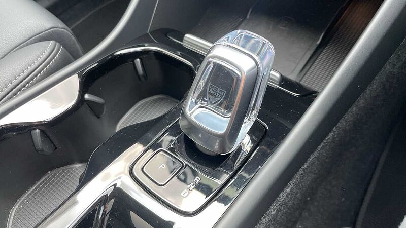 Volvo XC40 B4 (194 BHP) Ultra Mild hybrid Petrol Dark - (Panoramic Sunroof)