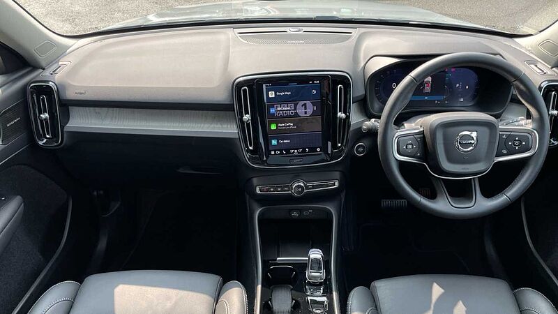 Volvo XC40 B4 (194 BHP) Ultra Mild hybrid Petrol Dark - (Panoramic Sunroof)