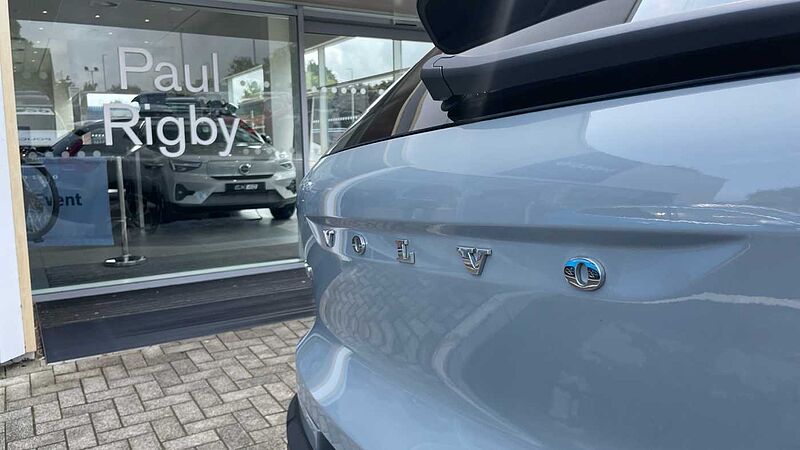 Volvo XC40 B4 (194 BHP) Ultra Mild hybrid Petrol Dark - (Panoramic Sunroof)