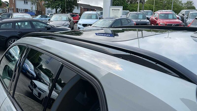 Volvo XC40 B4 (194 BHP) Ultra Mild hybrid Petrol Dark - (Panoramic Sunroof)
