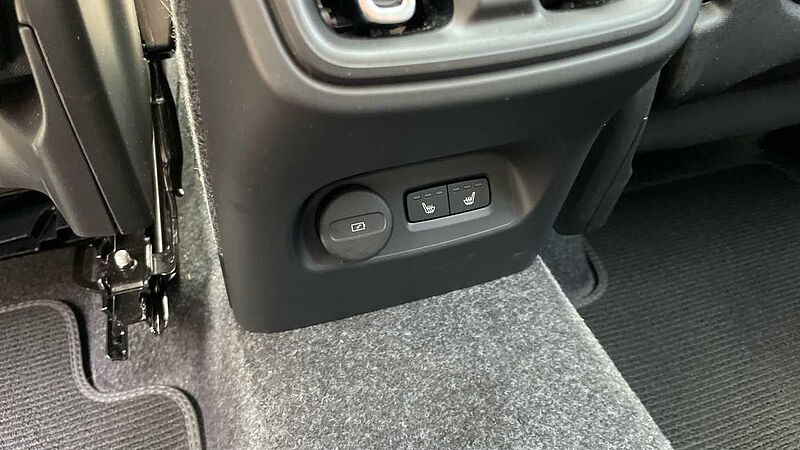 Volvo XC40 B4 (194 BHP) Ultra Mild hybrid Petrol Dark - (Panoramic Sunroof)