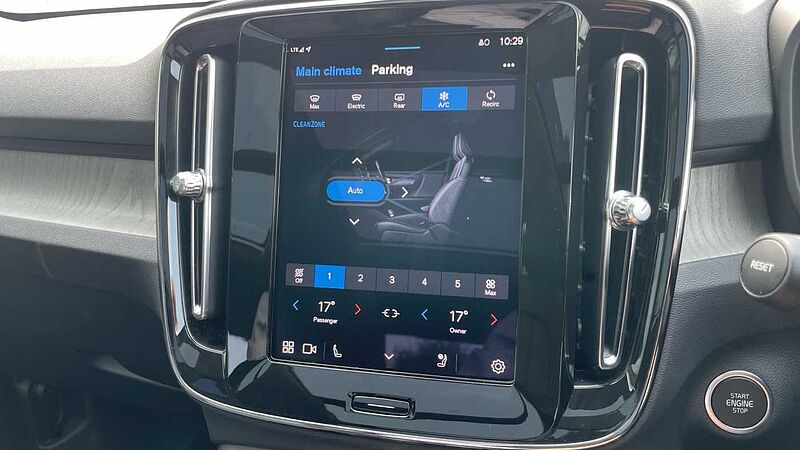 Volvo XC40 B4 (194 BHP) Ultra Mild hybrid Petrol Dark - (Panoramic Sunroof)