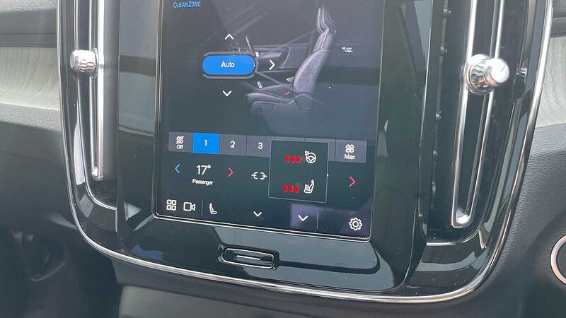 Volvo XC40 B4 (194 BHP) Ultra Mild hybrid Petrol Dark - (Panoramic Sunroof)
