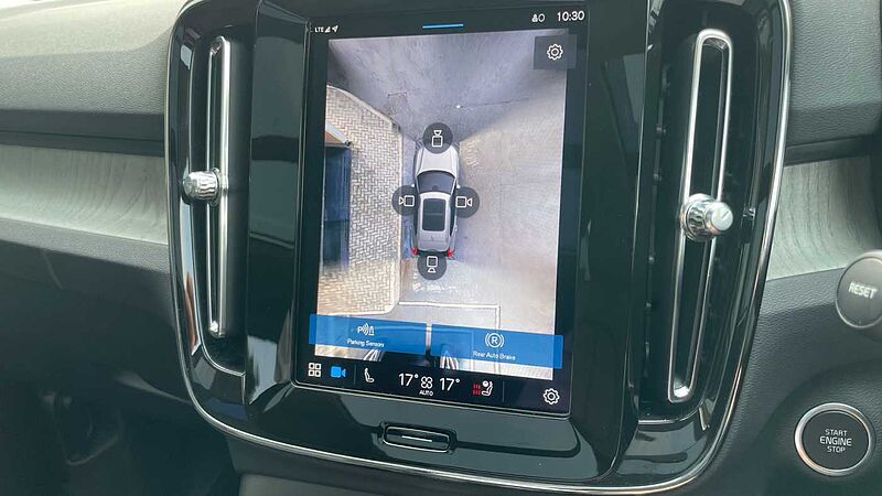 Volvo XC40 B4 (194 BHP) Ultra Mild hybrid Petrol Dark - (Panoramic Sunroof)