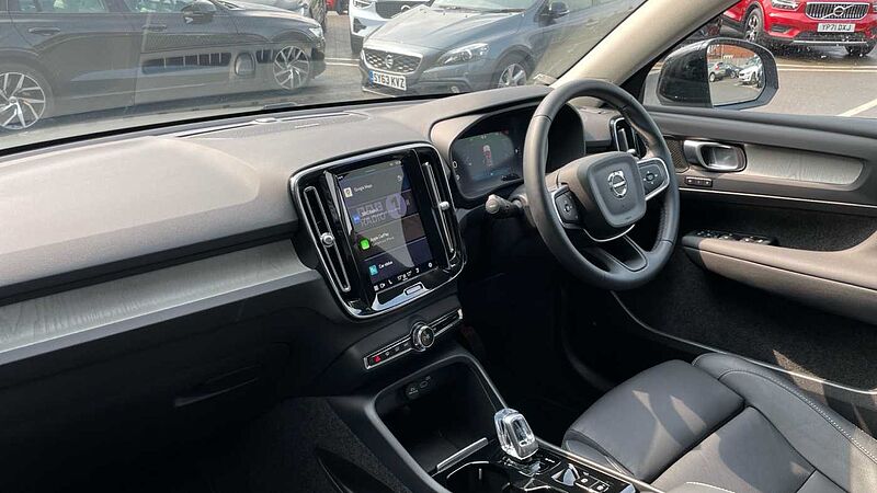 Volvo XC40 B4 (194 BHP) Ultra Mild hybrid Petrol Dark - (Panoramic Sunroof)