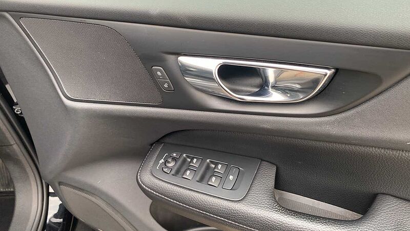 Volvo V60 Cross Country B5 AWD (247BHP) Cross Country Mild Hybrid - (Apple CarPlay)