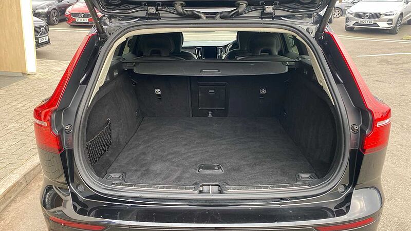 Volvo V60 Cross Country B5 AWD (247BHP) Cross Country Mild Hybrid - (Apple CarPlay)
