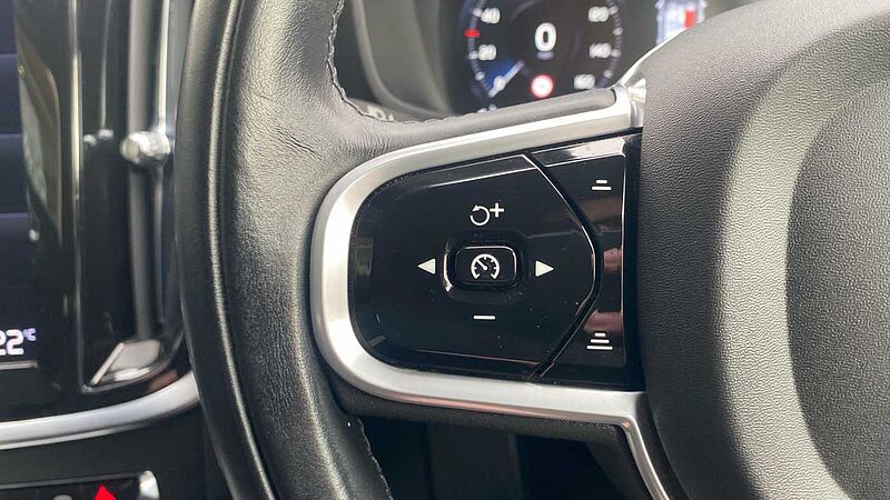 Volvo V60 Cross Country B5 AWD (247BHP) Cross Country Mild Hybrid - (Apple CarPlay)