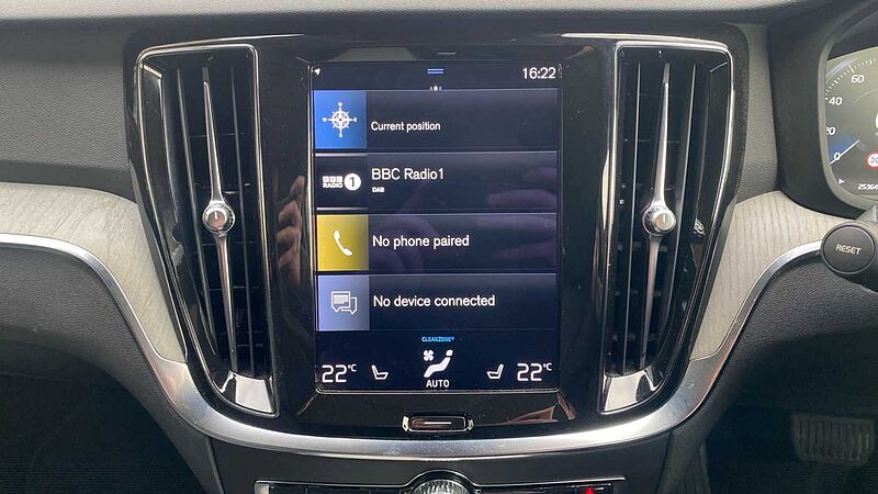 Volvo V60 Cross Country B5 AWD (247BHP) Cross Country Mild Hybrid - (Apple CarPlay)