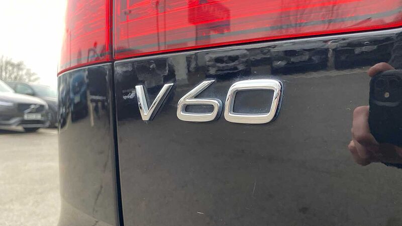 Volvo V60 Cross Country B5 AWD (247BHP) Cross Country Mild Hybrid - (Apple CarPlay)