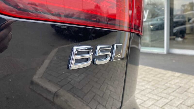 Volvo V60 Cross Country B5 AWD (247BHP) Cross Country Mild Hybrid - (Apple CarPlay)