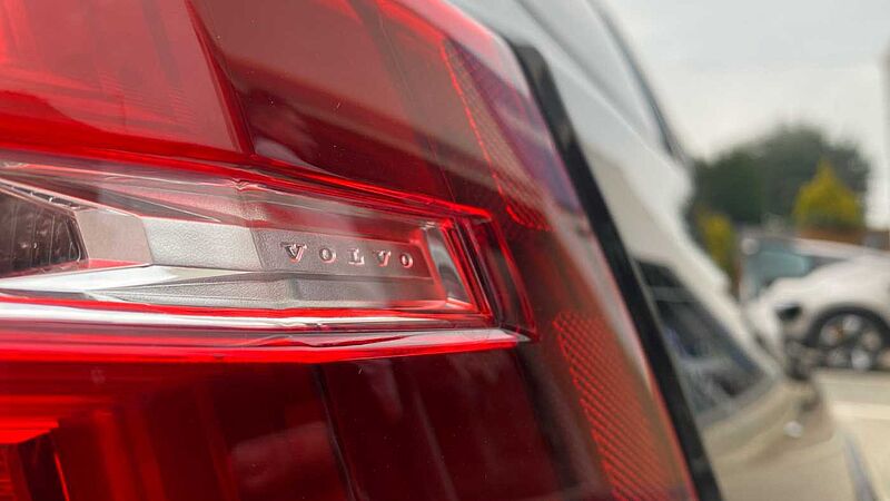 Volvo V60 Cross Country B5 AWD (247BHP) Cross Country Mild Hybrid - (Apple CarPlay)