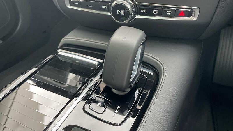 Volvo V60 T8 (449BHP) Ultra Dark AWD Plug-in Hybrid - (360 Parking Camera)
