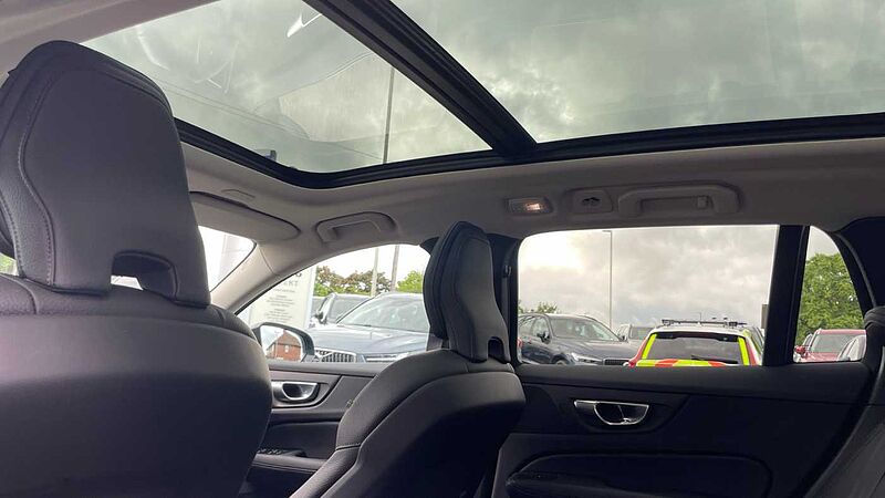 Volvo V60 T8 (449BHP) Ultra Dark AWD Plug-in Hybrid - (360 Parking Camera)