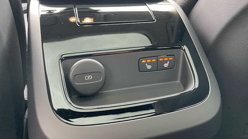 Volvo V60 T8 (449BHP) Ultra Dark AWD Plug-in Hybrid - (360 Parking Camera)