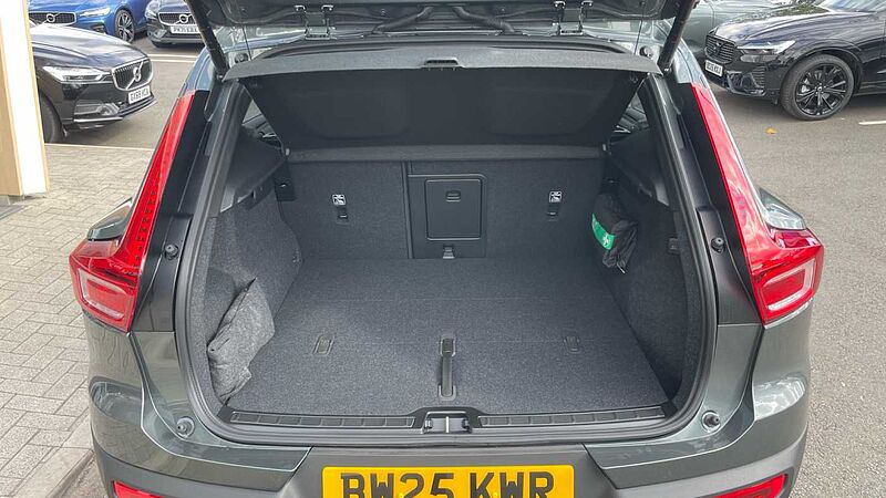 Volvo XC40 B4 (194BHP) Ultra Bright Mild Hybrid - (360 Parking Camera)