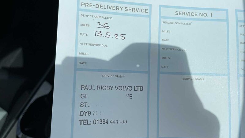 Volvo XC40 B4 (194BHP) Ultra Bright Mild Hybrid - (360 Parking Camera)