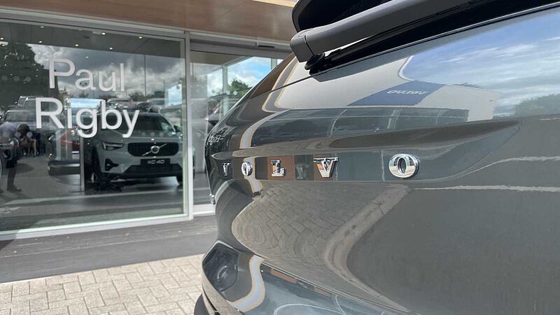 Volvo XC40 B4 (194BHP) Ultra Bright Mild Hybrid - (360 Parking Camera)