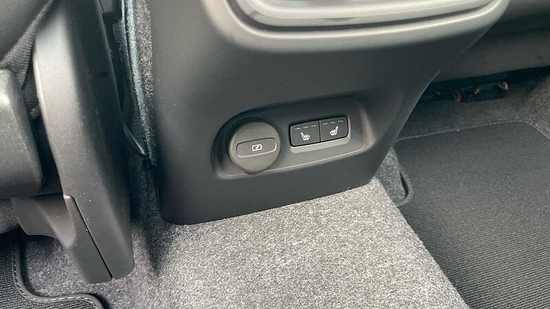 Volvo XC40 B4 (194BHP) Ultra Bright Mild Hybrid - (360 Parking Camera)