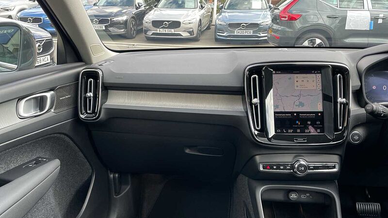 Volvo XC40 B4 (194BHP) Ultra Bright Mild Hybrid - (360 Parking Camera)