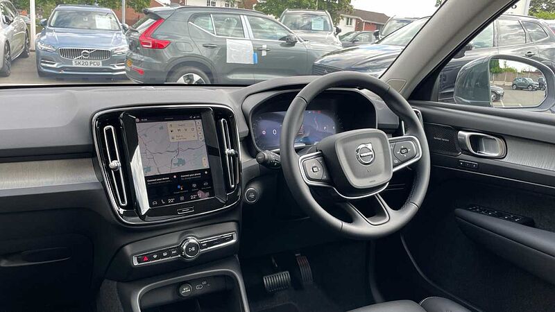 Volvo XC40 B4 (194BHP) Ultra Bright Mild Hybrid - (360 Parking Camera)