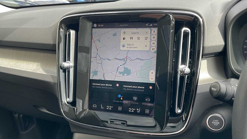 Volvo XC40 B4 (194BHP) Ultra Bright Mild Hybrid - (360 Parking Camera)